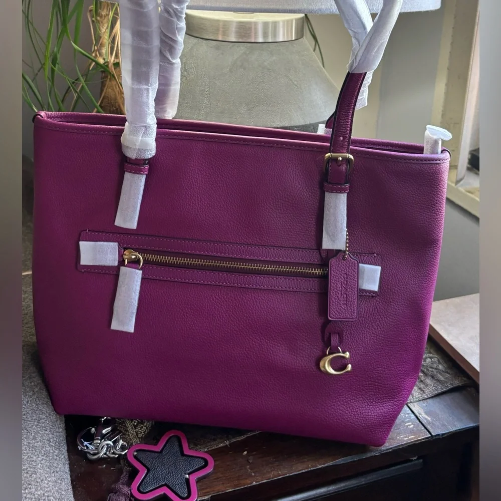Authentic COACH 1941 pebbled leather zip top Tote - Picture 3 of 15